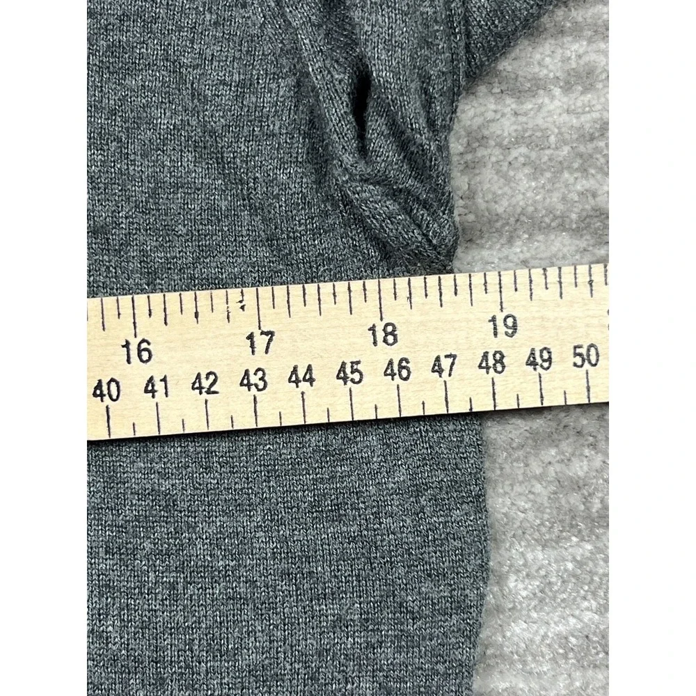 Hollister Sweater Mens Medium Gray Long Sleeve Casual V‎ Neck Pullover